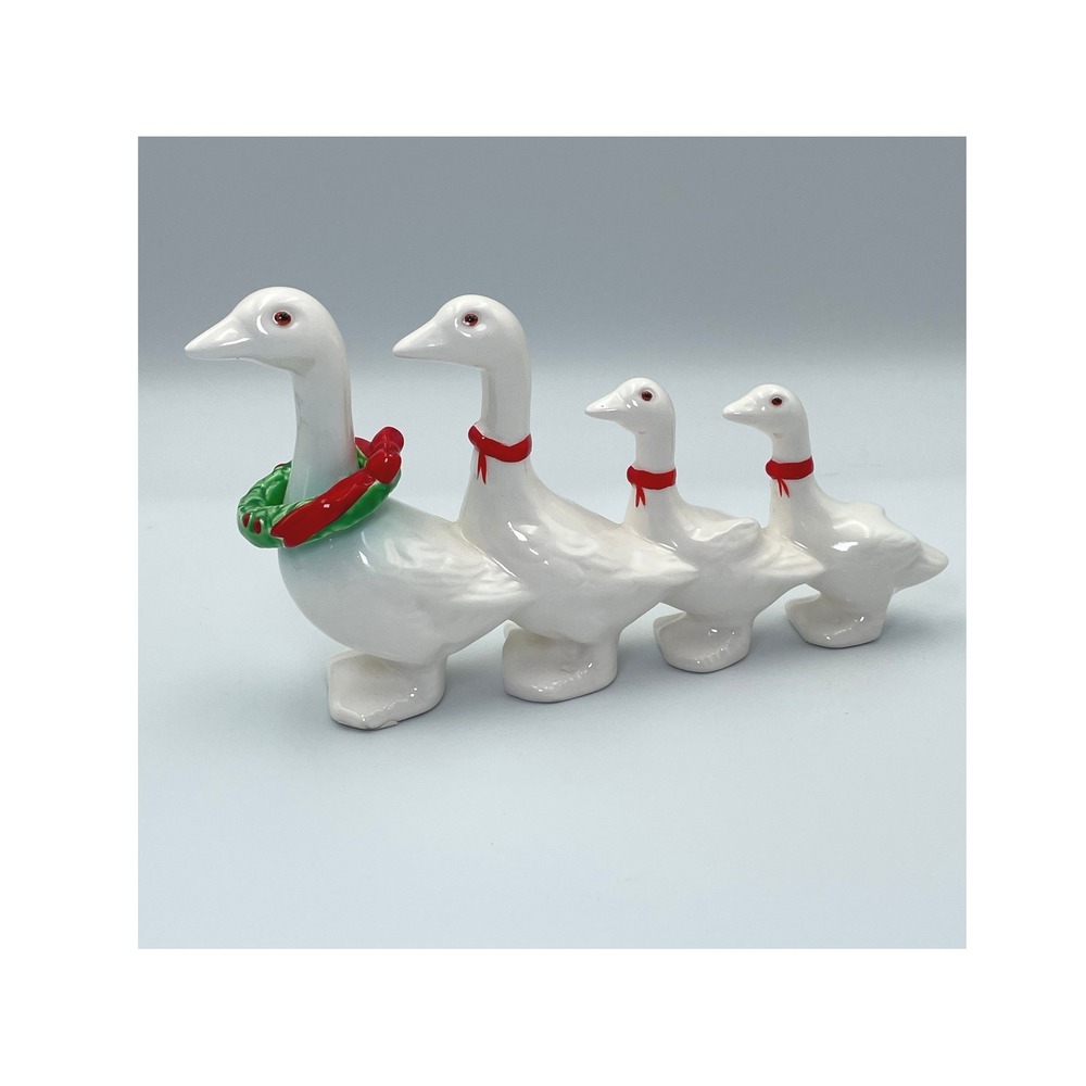 Vintage Dept 56 Christmas Goose Family Figurine Wreath Ceramic Japan 1980s
